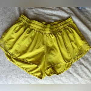 Lululemon Hotty Hot Low Rise shorts Sz 6 inseam 2.5 Soleil Yellow
